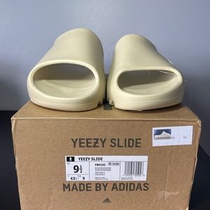 Yeezy slide size 9.5 bone